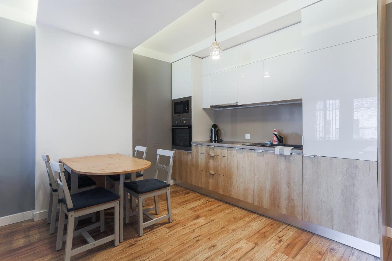 3-Rooms Apartment With Balcony By The Oldtown กดัญสก์ ภายนอก รูปภาพ