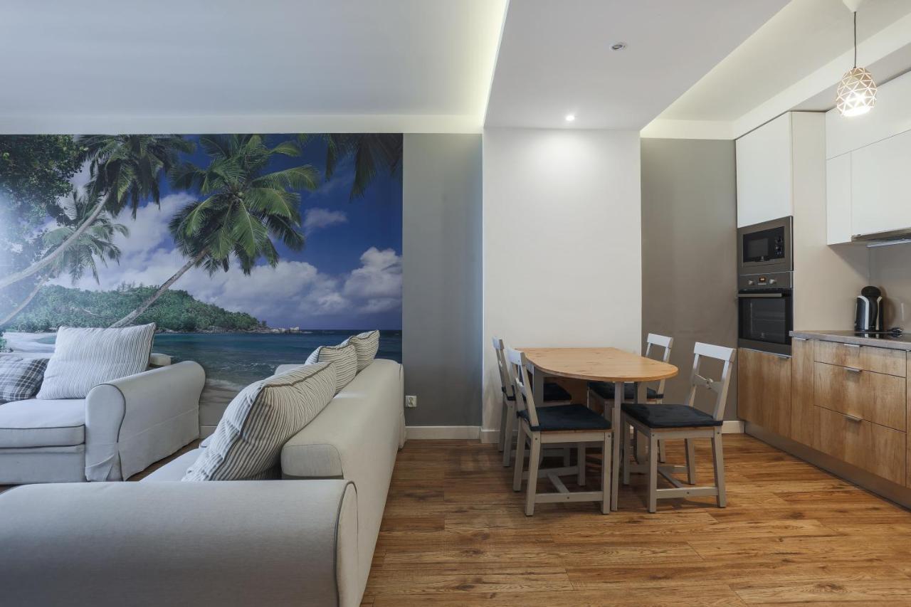 3-Rooms Apartment With Balcony By The Oldtown กดัญสก์ ภายนอก รูปภาพ